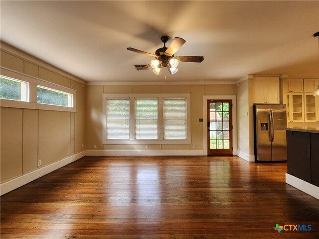 Photo - 709 W Coll St