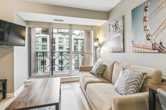 136 Simcoe St Unit SI FL1-ID1031032P