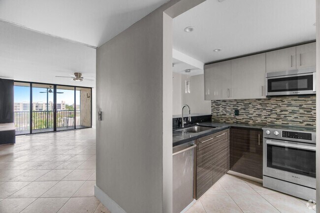 Building Photo - 17 Royal Palm Way Unit 5030 Rental