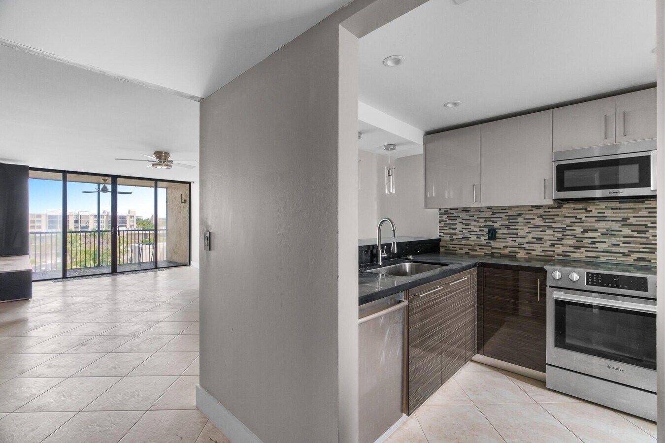 Photo - 17 Royal Palm Way Unidad 5030 Rental