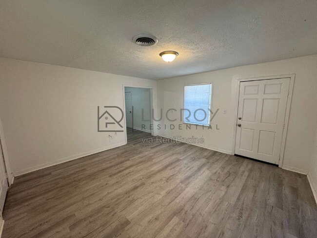 Photo - 556 Woodward Ave