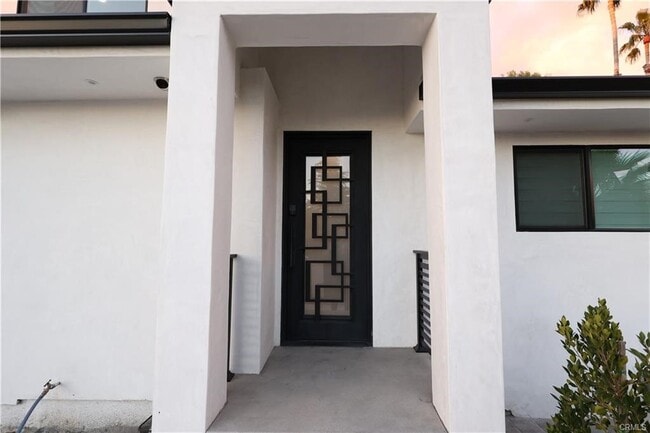 Photo - 9315 White Oak Ave