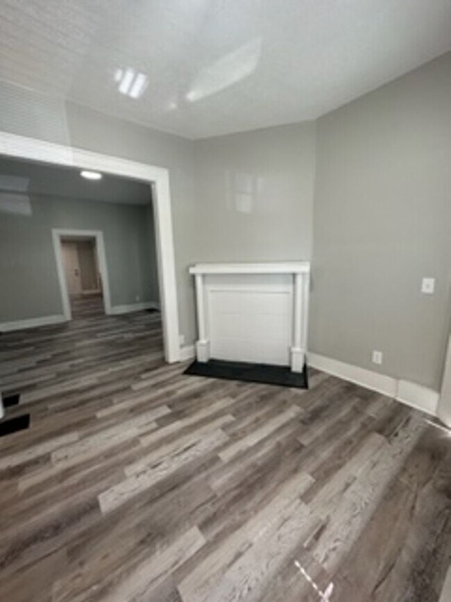 Photo - 2 Bedroom Home with Fenced in Backyard!