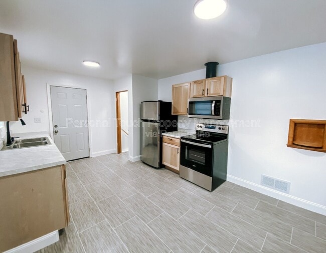 Photo - 1610 2nd St N