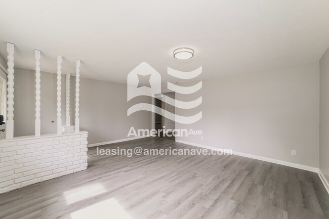 Photo - 2221 N Northcrest Dr