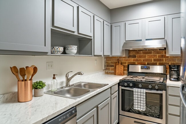 Photo - Chateau Apartments