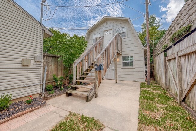 Photo - For Lease | 3 Bed, 1 Bath | 1,199 Sq Ft | ...