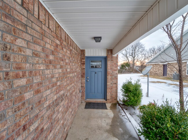 Photo - 231 N Broadway Dr