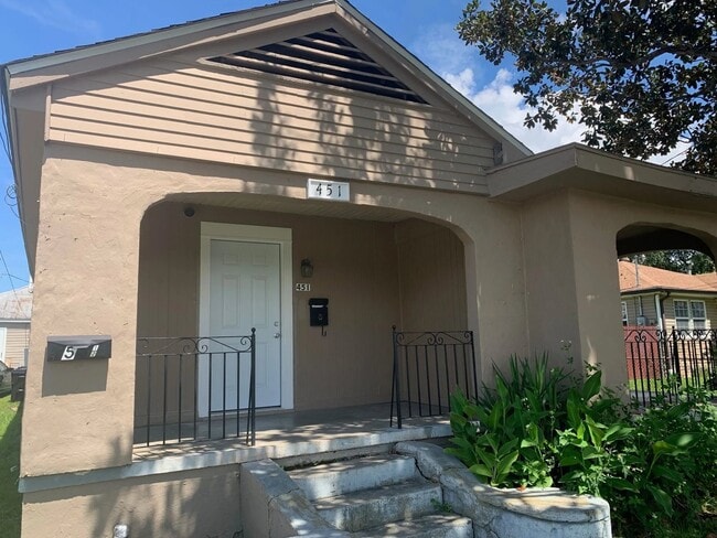 Photo - 451 Oak Ave