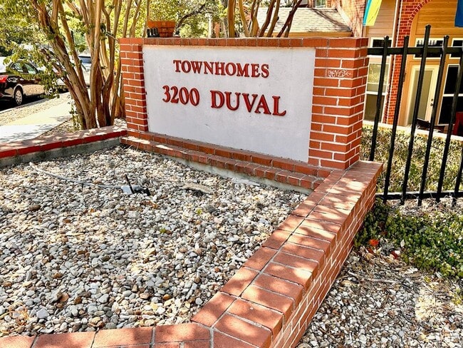 Photo - 3200 Duval St Unidad 306 Rental