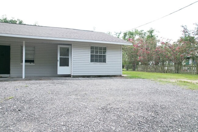 Building Photo - 619 Knowles Rd Unit B
