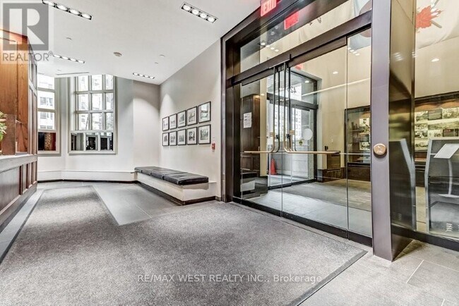 Photo - 426 University Ave Unité 2210