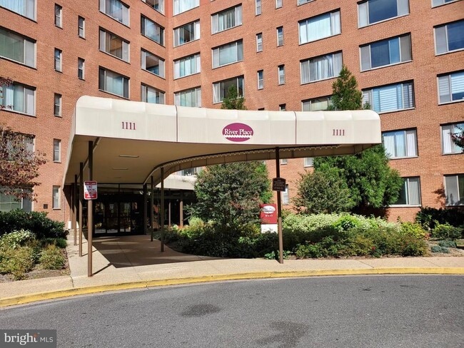 Photo - 1111 Arlington Blvd Unit 623
