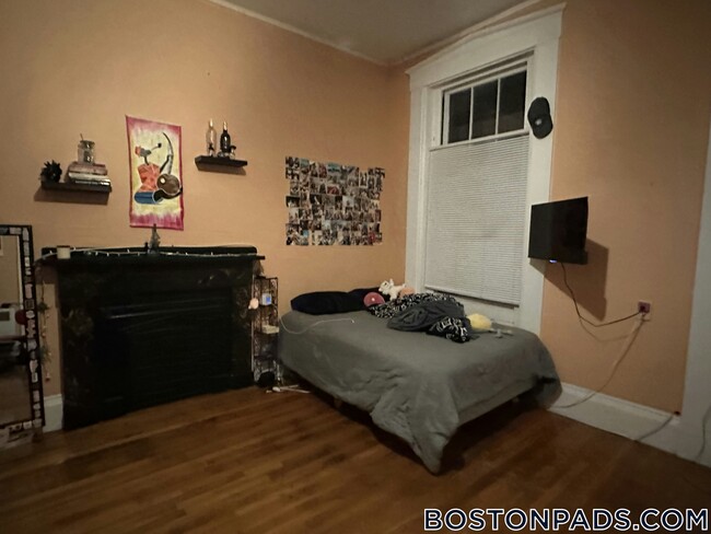 Photo - 139 Hillside St Unit A