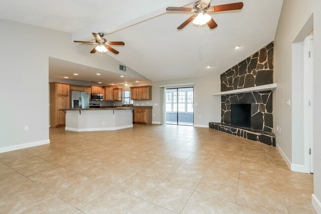 5432 Houston Dr