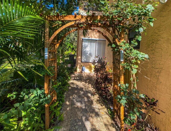 Photo - 956 Mockingbird Ln