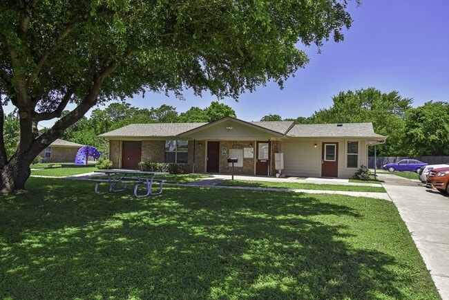 Photo - 200 Daniels Dr