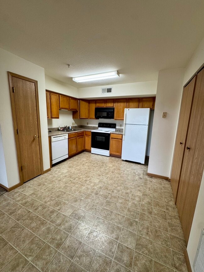 Photo - 4600 Grand Ave Unit A6