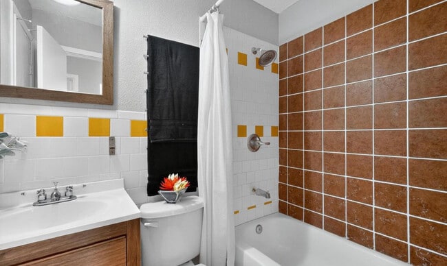 Photo - 1900 Hilltop Dr