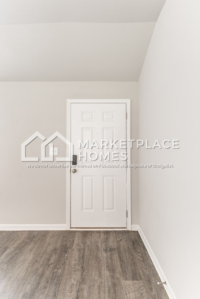 Photo - 135 Broughton St