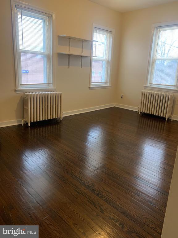 Building Photo - 24 S Evans St Unit 3