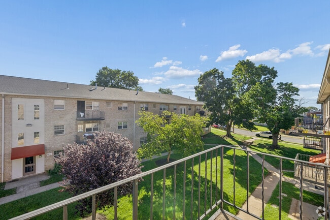 1BR, 1BA - 775SF - View