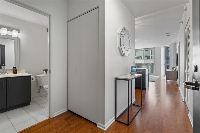 Photo - 645 N Kingsbury St Unit 1703