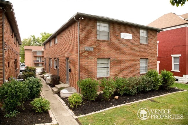 Building Photo - 3 Bedroom on OSU Campus Rental