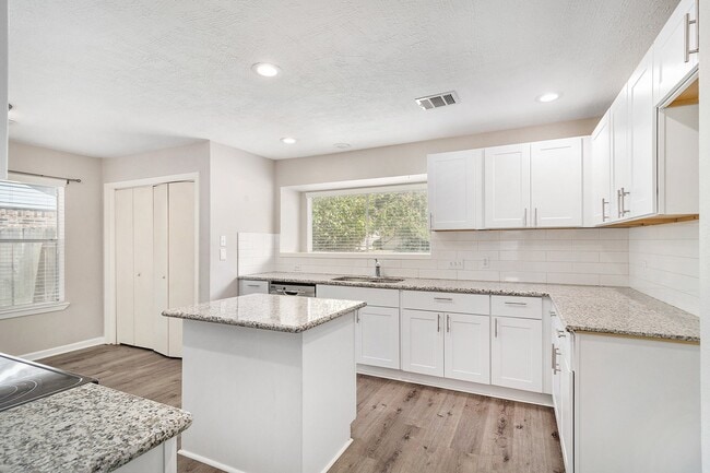 Photo - 5115 Shady Gardens Dr