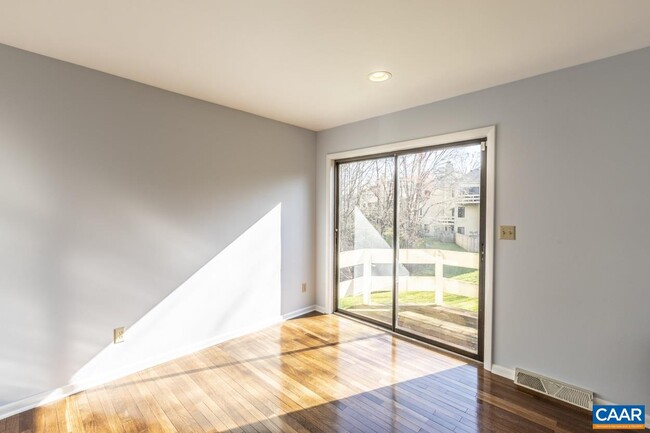 1216 Chatham Rdg
