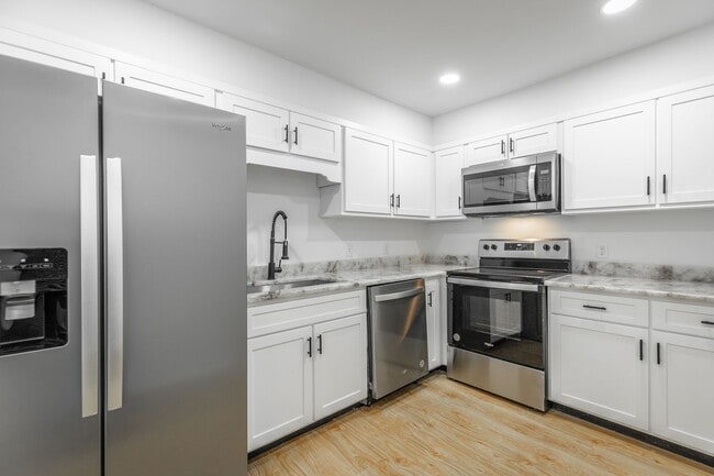Building Photo - 2 Bedroom 2 Bath in Northshore Rental