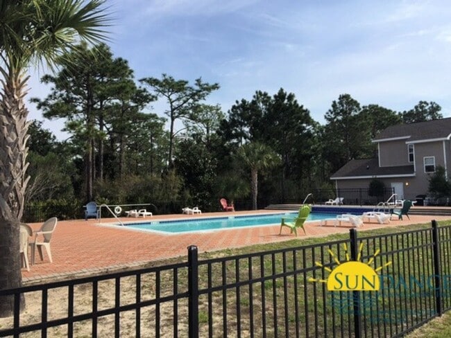 Photo - Beautiful 3 Bedroom Home With A Community Pool