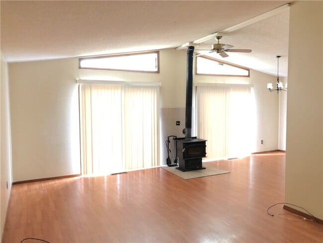 Photo - 6 Netherton Ln