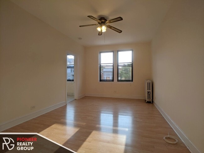 Building Photo - 4846 N Damen Ave Unit 4851-301