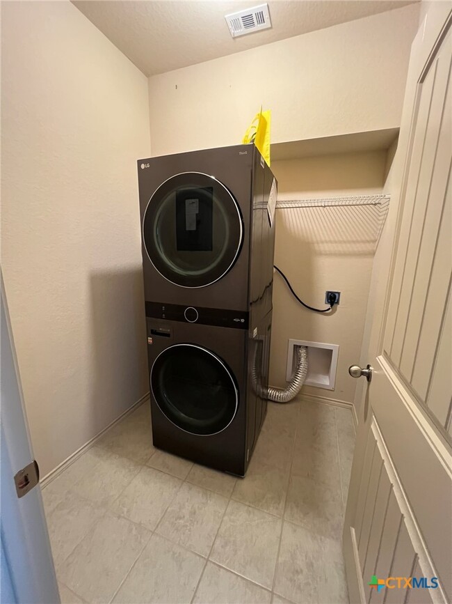 Building Photo - 1057 Clarkston Dr