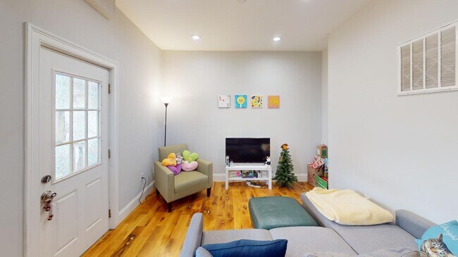 224 Lexington St Unit 2