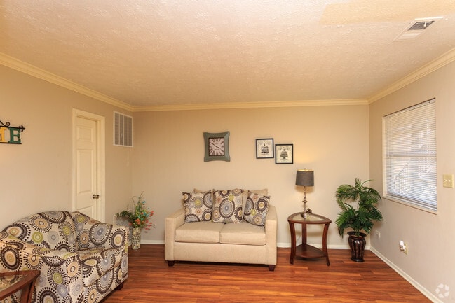 Maison Gardens Apartments