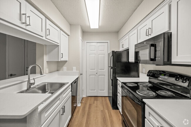 1BR, 1BA - 791SF - Kitchen