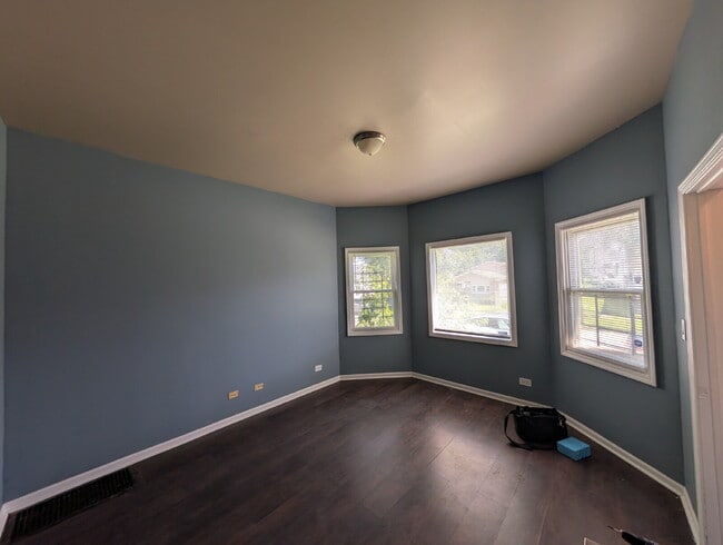 Spacious 1BR/1BA with Off-Street Parking – $1,000/Month