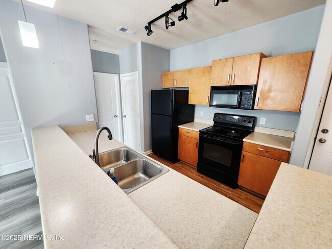 Photo - 8290 Gate Pkwy W Unidad 1318