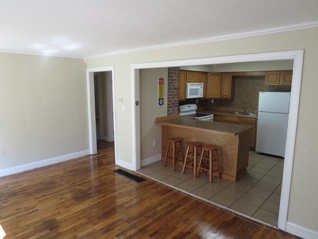 Photo - Cute as a button! Near Downtown Shelbyville