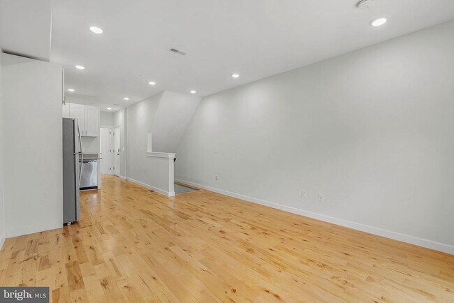 Photo - 2153 N Franklin St