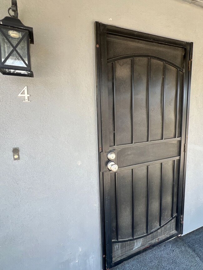 Photo - 5900 Stockdale Hwy Unidad 4