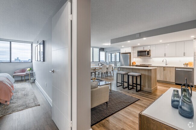 1BR, 1BA - 739SF - Living Room/Bedroom