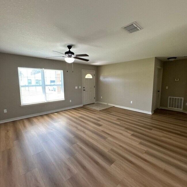 Photo - DISCOVER THE BEAUTIFUL 3 Bd/2Ba in Ocala!!