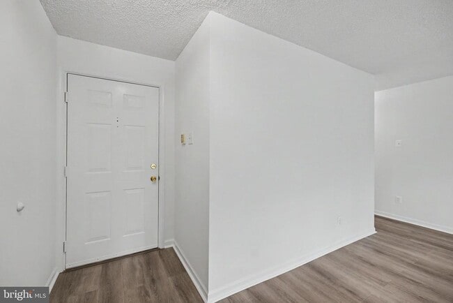 Photo - 12102 Green Leaf Ct Unidad 201