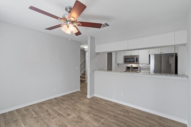 Photo - 3326 Foster Ln