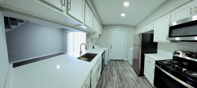 Photo - Skylar Pointe