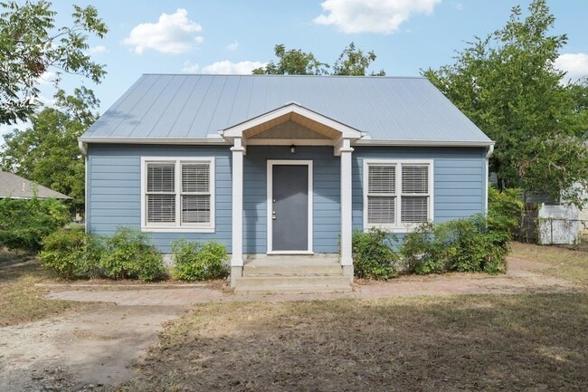 Photo - 308 Taylor Rd