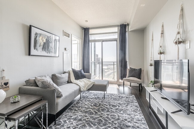 Building Photo - 68 Fort York Blvd Unit SI ID1513094P